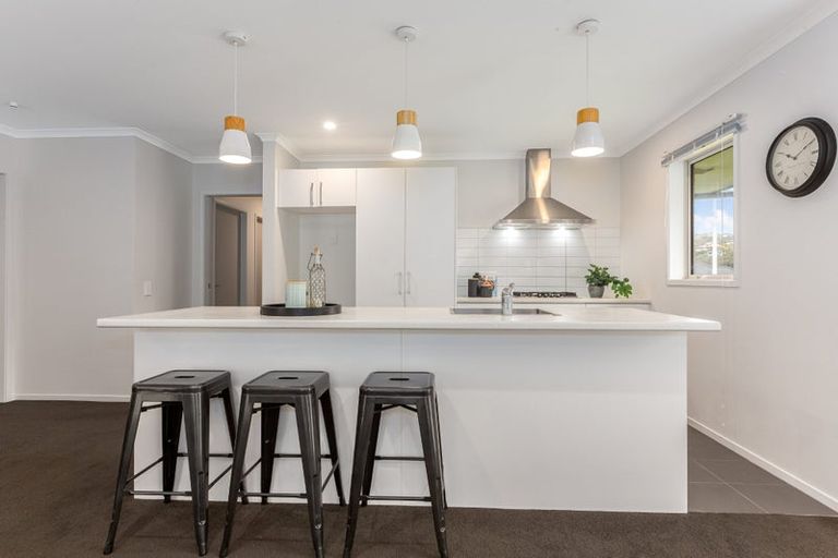 Photo of property in 26 Mooring Close, Whitby, Porirua, 5024