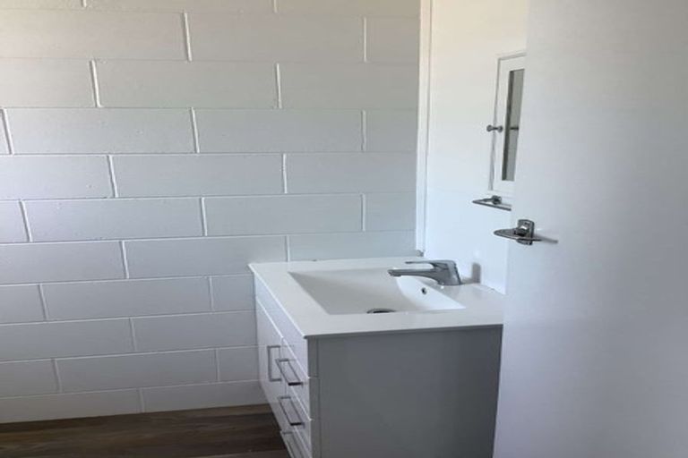 Photo of property in 2/86 Picton Avenue, Riccarton, Christchurch, 8011