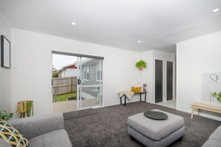 Photo of property in 2/77 Luanda Drive, Ranui, Auckland, 0612