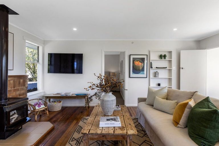 Photo of property in 40 Rosier Road, Glen Eden, Auckland, 0602