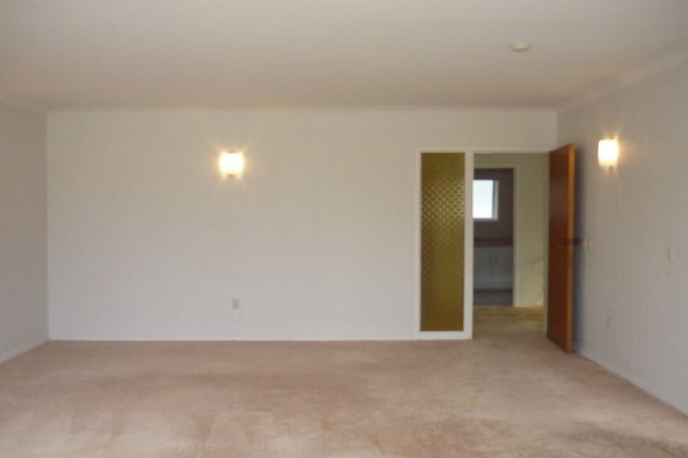 Photo of property in 1/230 Hibiscus Coast Highway, Orewa, 0931