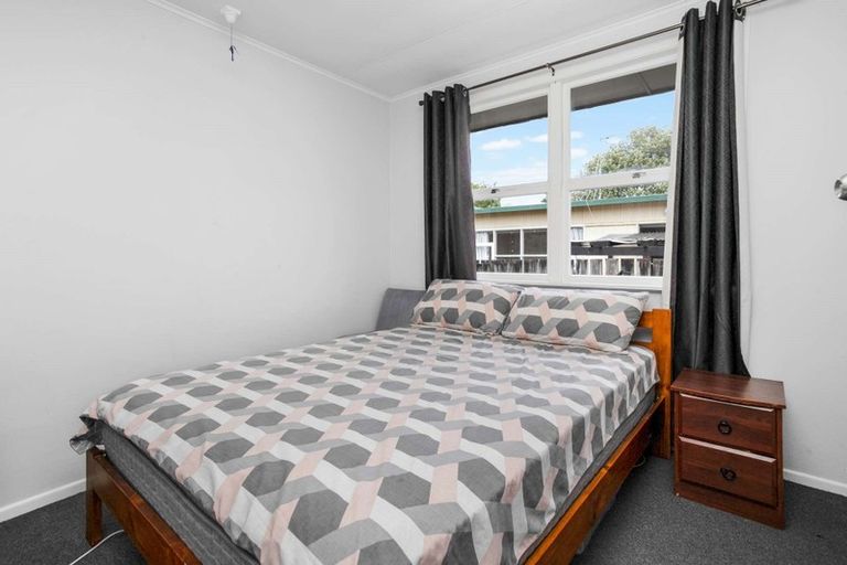 Photo of property in 4/84 Portage Road, New Lynn, Auckland, 0600