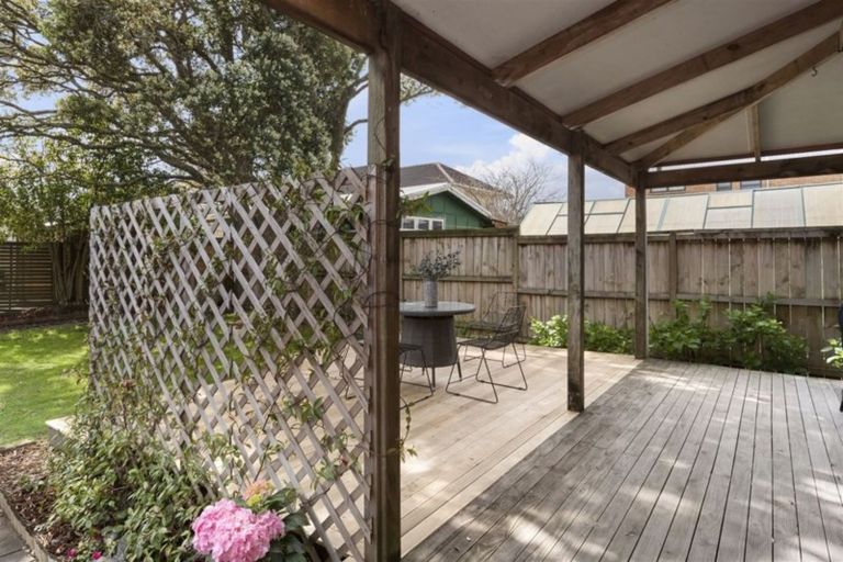 Photo of property in 2/18 Strid Road, Te Atatu South, Auckland, 0610