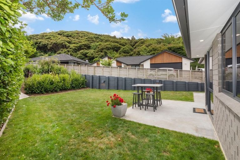 Photo of property in 31 Mooring Close, Whitby, Porirua, 5024
