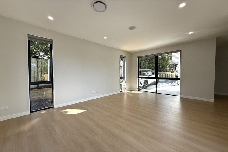 Photo of property in 13d Williams Road, Hobsonville, 0618