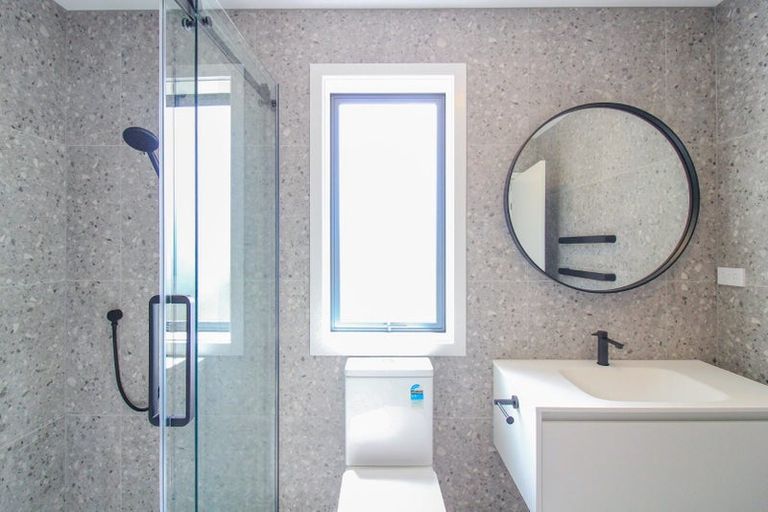 Photo of property in 72 Tiketike Way, Brooklyn, Wellington, 6021