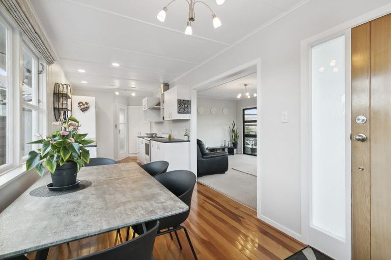 Photo of property in 35 Lynda Avenue, Paparangi, Wellington, 6037