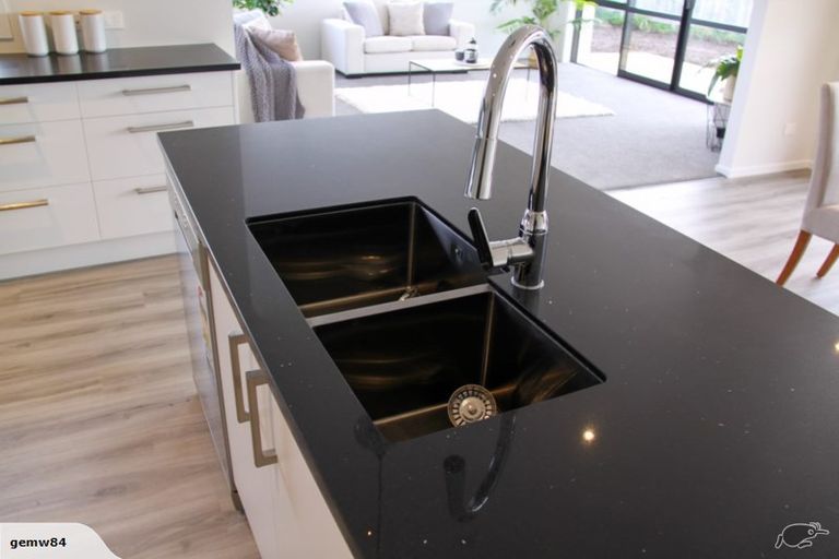 Photo of property in 19 Hoylake Place, Wattle Downs, Auckland, 2103
