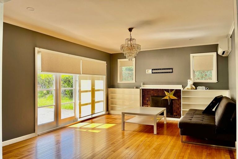 Photo of property in 46 Kelman Road, Kelston, Auckland, 0602