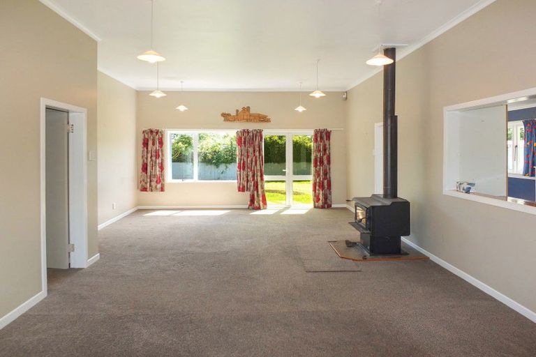 Photo of property in 67 Avenue Road, Foxton, 4814