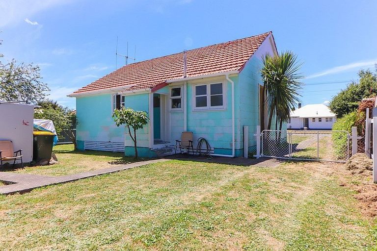 Photo of property in 11 Goldsmith Crescent, Levin, 5510