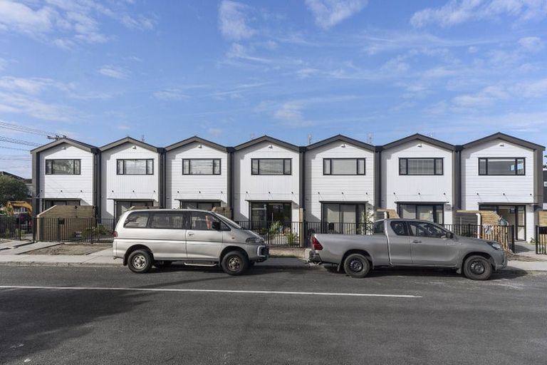 Photo of property in 2b Stokes Avenue, Te Atatu Peninsula, Auckland, 0610