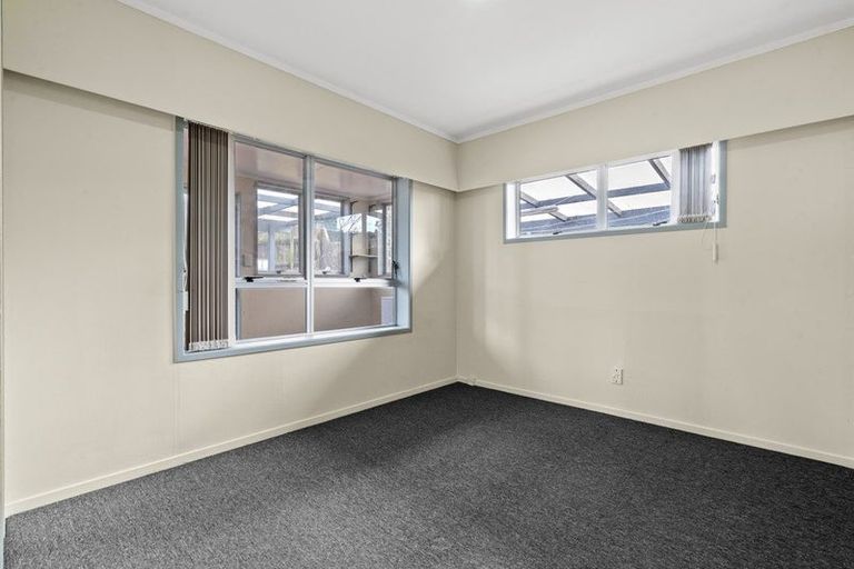 Photo of property in 5 Lendenfeld Drive, Papatoetoe, Auckland, 2025