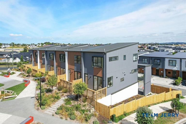 Photo of property in 1 Heketara Way, Massey, 0614