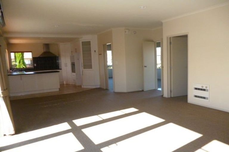 Photo of property in 2 Caulfield Place, Taradale, Napier, 4112