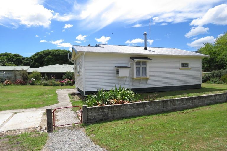 Photo of property in 4 Sinnamon Street, Reefton, 7830