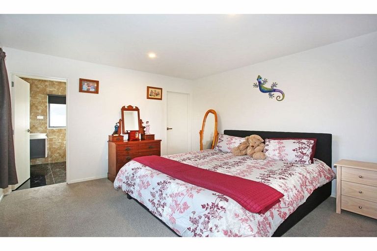 Photo of property in 9 Rere Awa Road, Glenbrook, 2681
