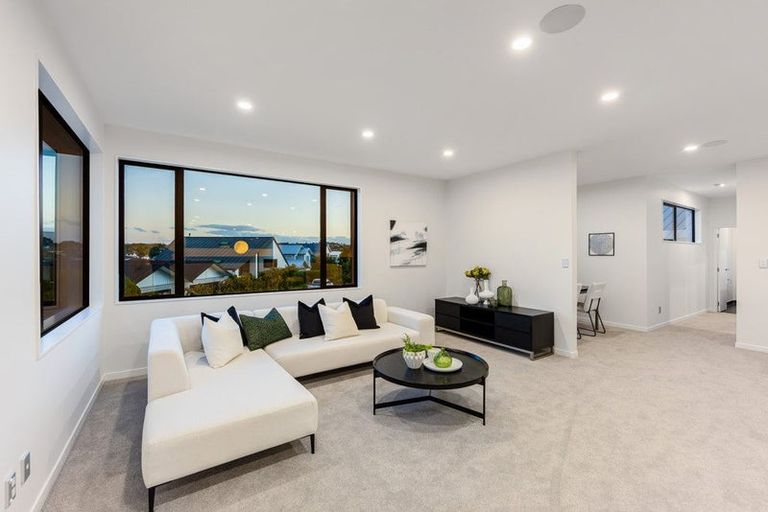 Photo of property in 16 Te Oneroa Way, Long Bay, Auckland, 0630