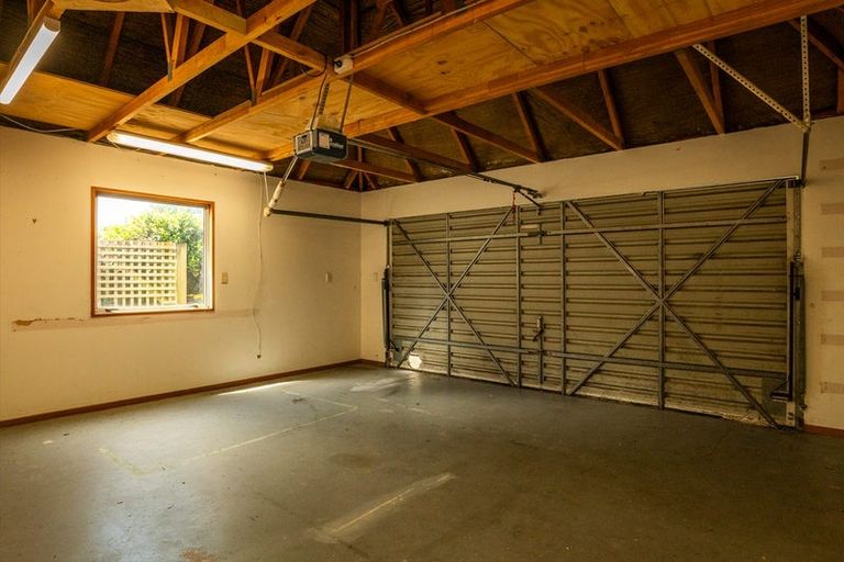 Photo of property in 11 Brockhall Lane, Avonhead, Christchurch, 8042