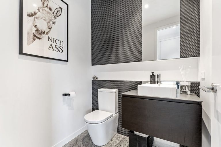 Photo of property in 7 Laguna Place, Matakatia, Whangaparaoa, 0930