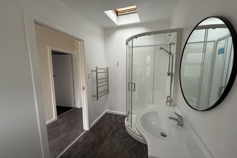 Photo of property in 2 Te Pari Pari Road, Pukerua Bay, 5026