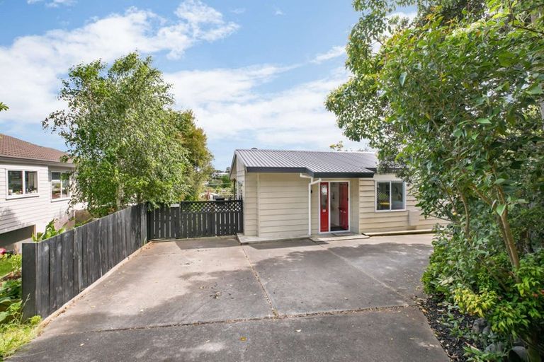 Photo of property in 8a Holiday Road, Stanmore Bay, Whangaparaoa, 0932