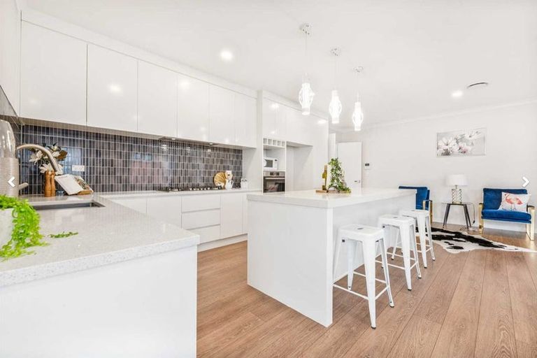 Photo of property in 27 Casheltown Way, Flat Bush, Auckland, 2019