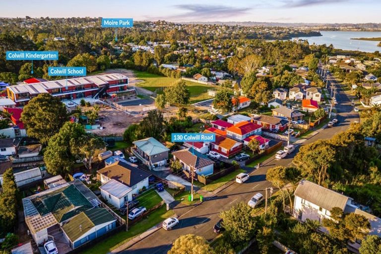 Photo of property in 130 Colwill Road, Massey, Auckland, 0614