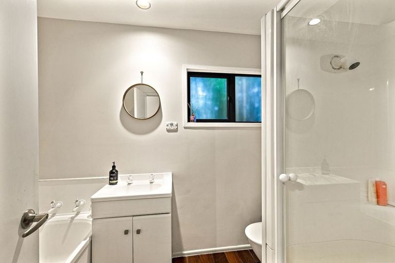 Photo of property in 22 Dawnhaven Drive, Te Atatu Peninsula, Auckland, 0610