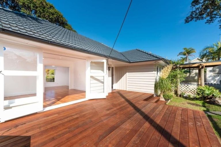Photo of property in 59 Hanlon Crescent, Narrow Neck, Auckland, 0624