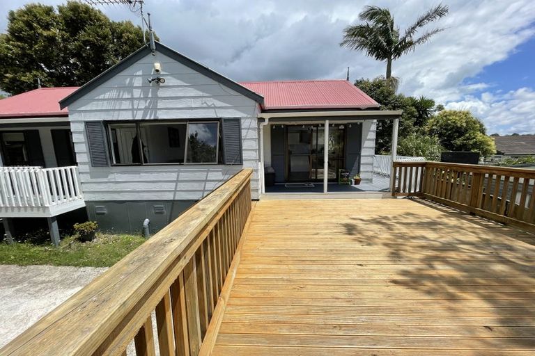 Photo of property in 65 Reynella Drive, Massey, Auckland, 0614