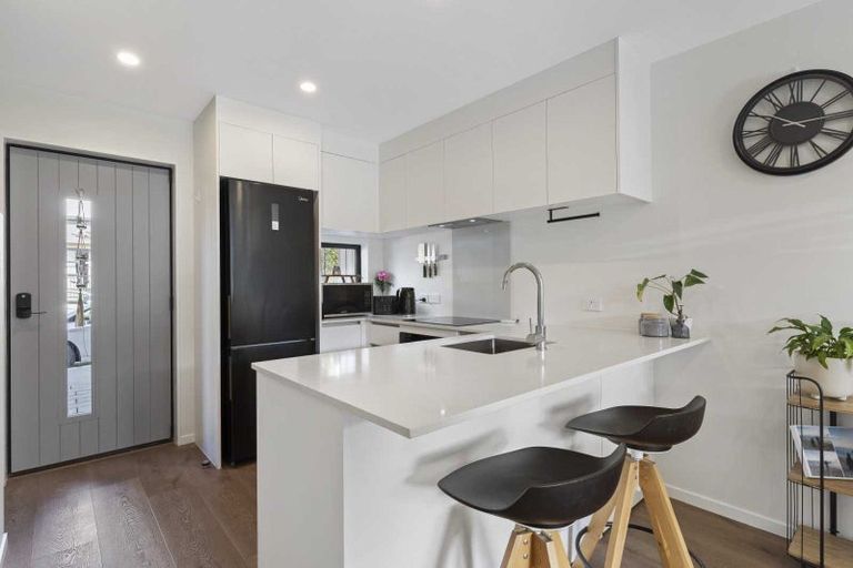 Photo of property in 8 Jabuka Street, Glen Eden, Auckland, 0602