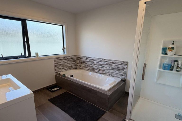 Photo of property in 34 Atlantic Drive, Fitzherbert, Palmerston North, 4410