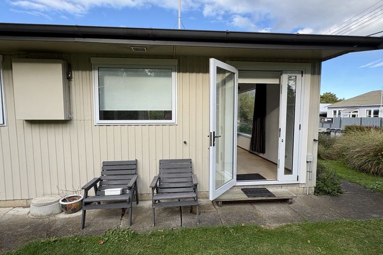 Photo of property in 1/2 Ruataniwha Street, Waipawa, 4210