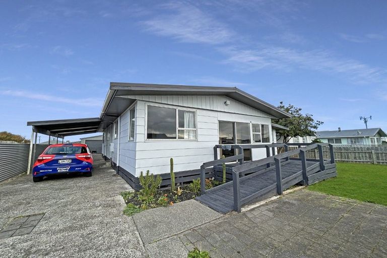 Photo of property in 27 Cross Street, Castlecliff, Whanganui, 4501