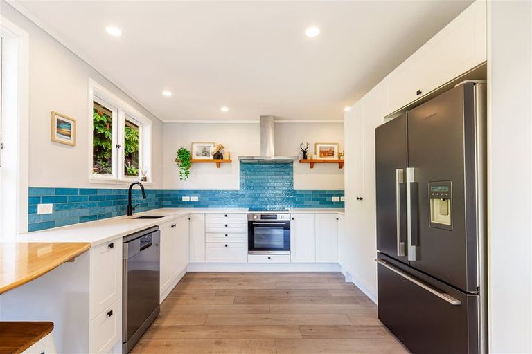 Photo of property in 11 Selwyn Avenue, Glen Eden, Auckland, 0602