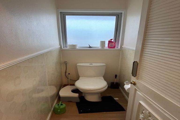 Photo of property in 2 Wells Road, Bucklands Beach, Auckland, 2012