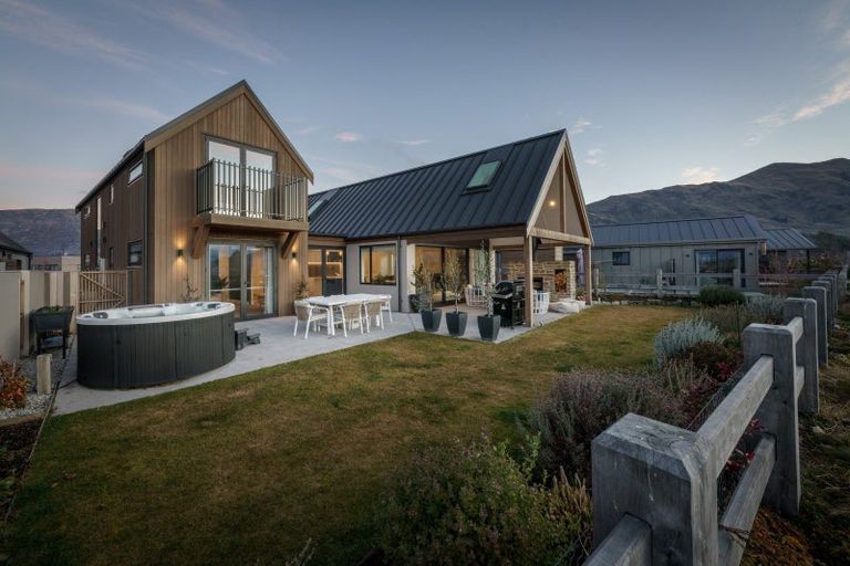 Photo of property in 3 Marjon Drive, Wanaka, 9305