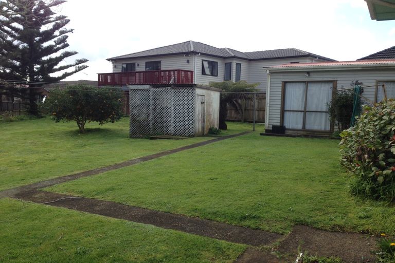 Photo of property in 11 Lloyd Avenue, Papatoetoe, Auckland, 2025