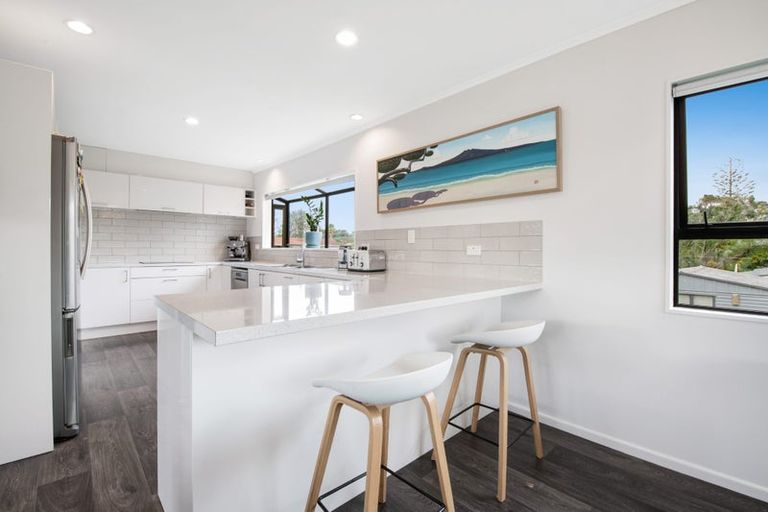 Photo of property in 43 Langton Road, Stanmore Bay, Whangaparaoa, 0932