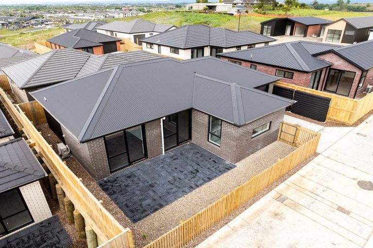 Photo of property in 26 Waruhia Crescent, Rototuna North, 3281
