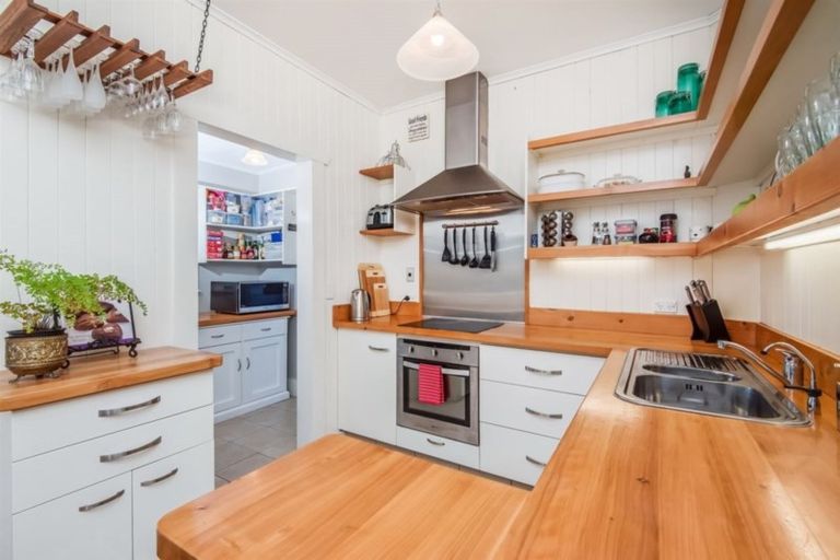 Photo of property in 5 Karaka Street, Helensville, 0800