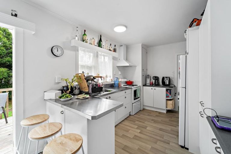 Photo of property in 64 Sherwood Avenue, Te Atatu South, Auckland, 0610