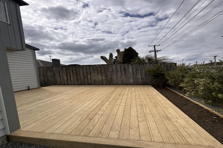 Photo of property in 20 Edwards Avenue, Henderson, Auckland, 0610