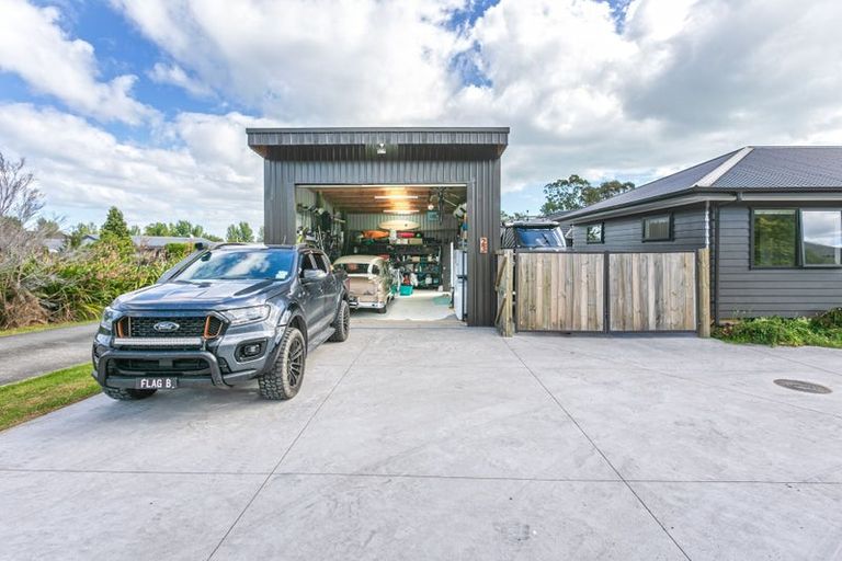 Photo of property in 23 Victoria Street, Coromandel, 3506