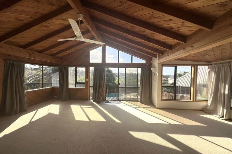 Photo of property in 3 Beulah Avenue, Rothesay Bay, Auckland, 0630