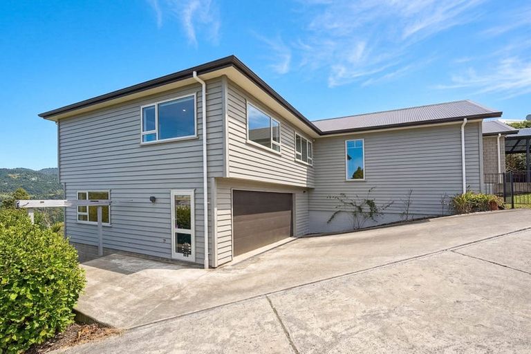 Photo of property in 220 Forest Hill Road, Waiatarua, Auckland, 0612