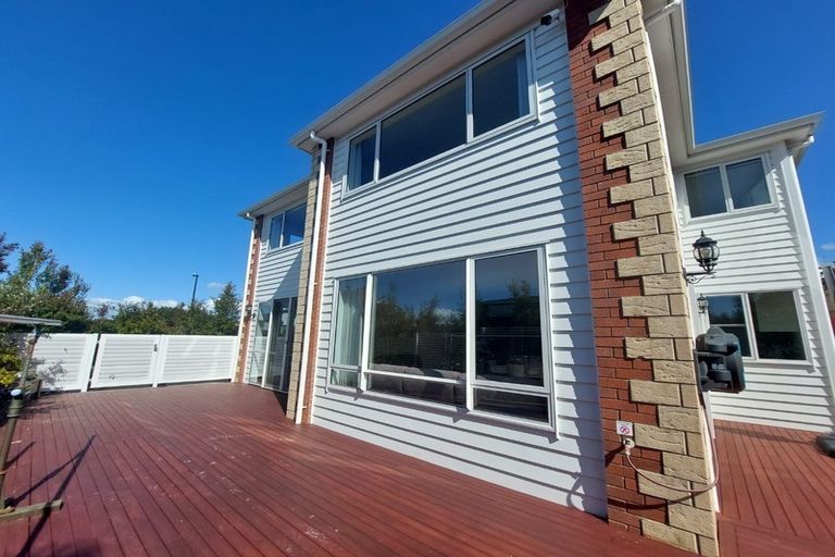 Photo of property in 11 Rathmullen Place, Pinehill, Auckland, 0632