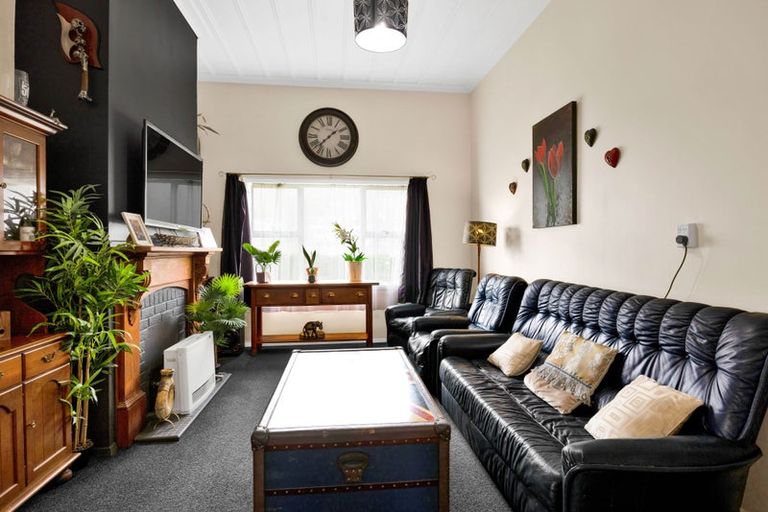 Photo of property in 82 Union Street, Hawera, 4610