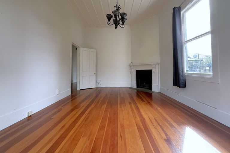 Photo of property in 44 Lynwood Road, New Lynn, Auckland, 0600